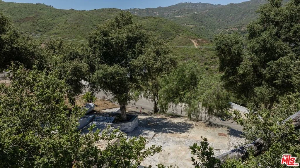 Photo of 27084 Old Chimney Road