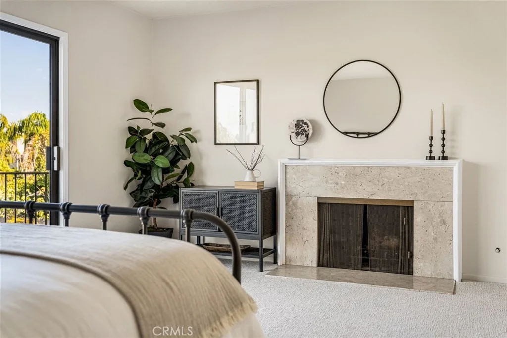 Photo of 890 N Hillside Drive