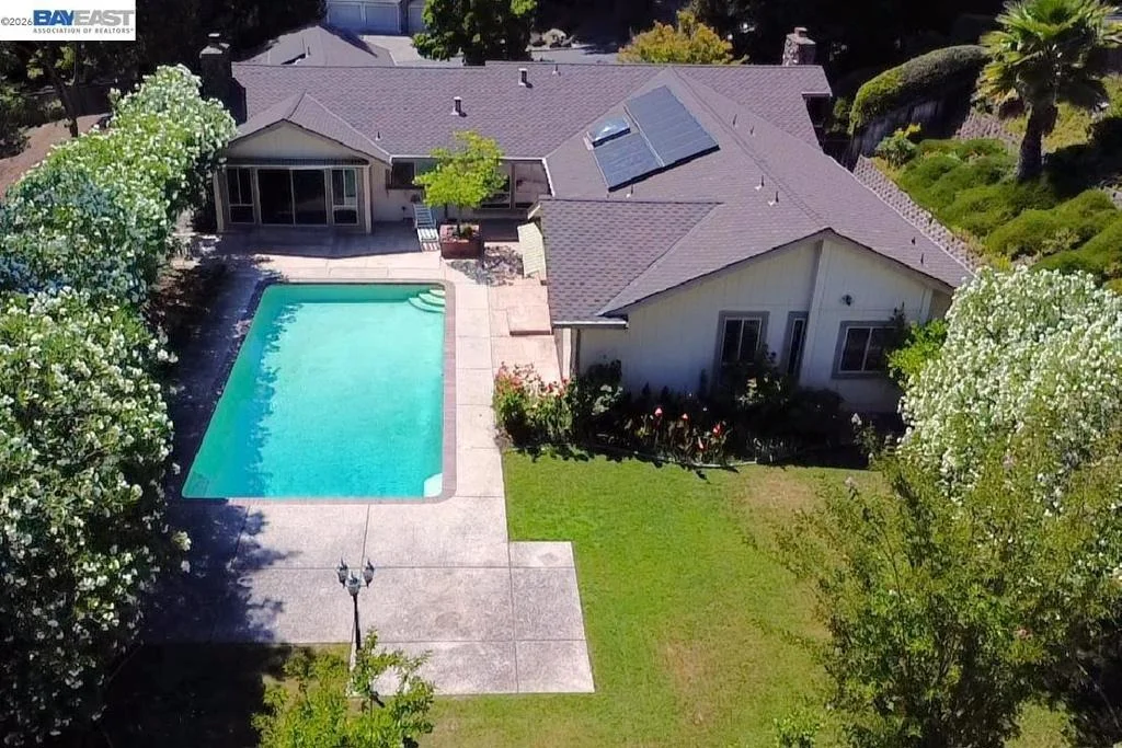 Photo of 2112 Red Oak Place