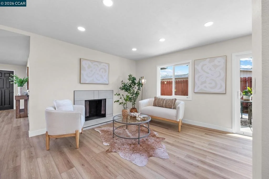 Photo of 2697 Mayfair