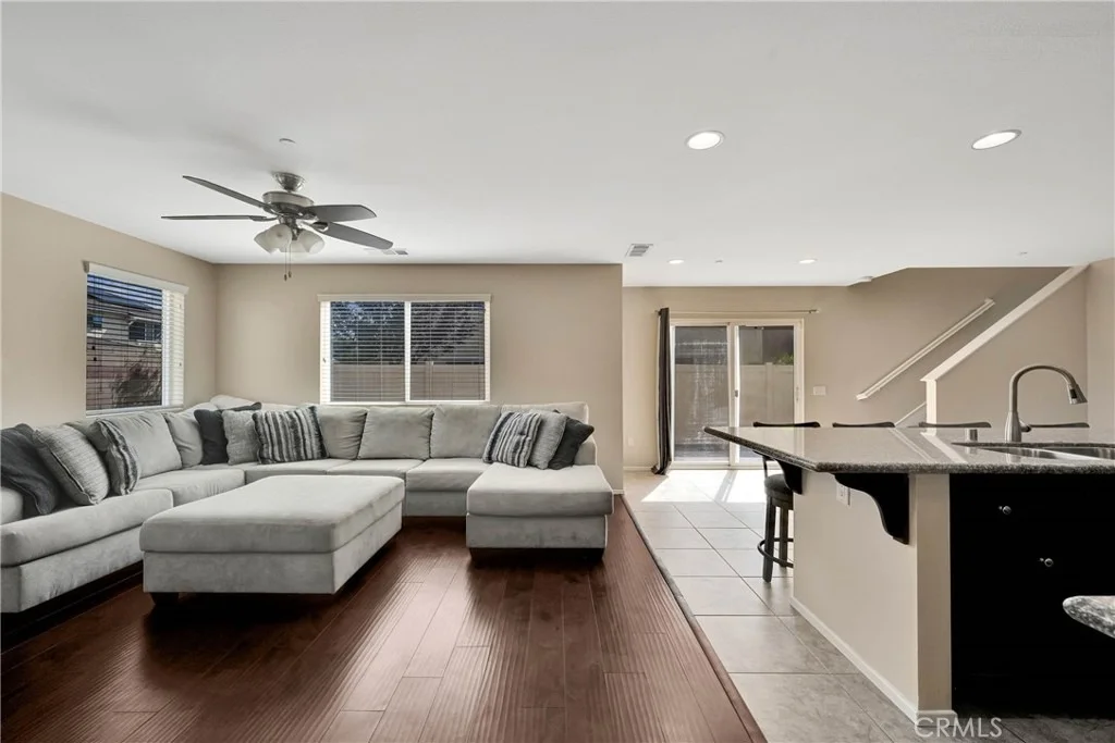 Photo of 1445 Chinaberry
