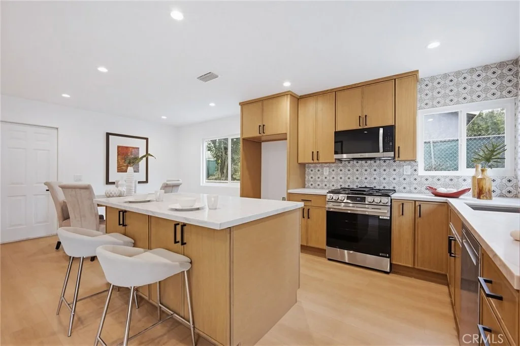 Photo of 7355 Vineyard Avenue