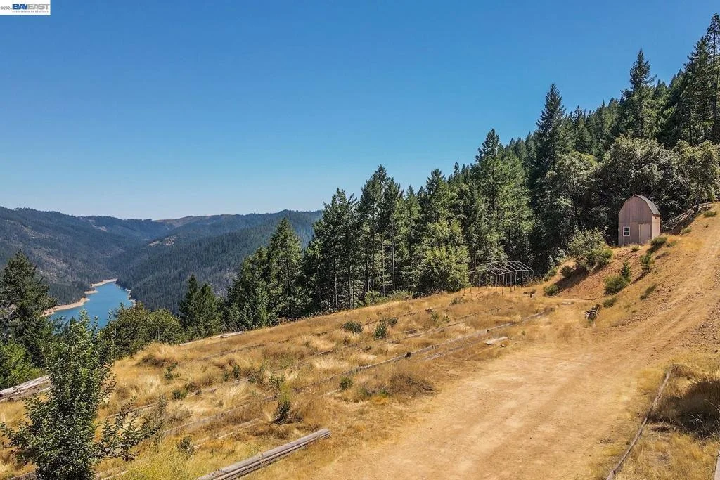 Photo of 190 Moore Gulch