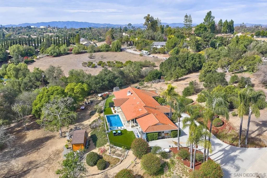 Photo of 3064 Live Oak Park Rd