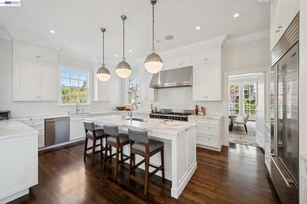 Photo of 1121 BAY STREET