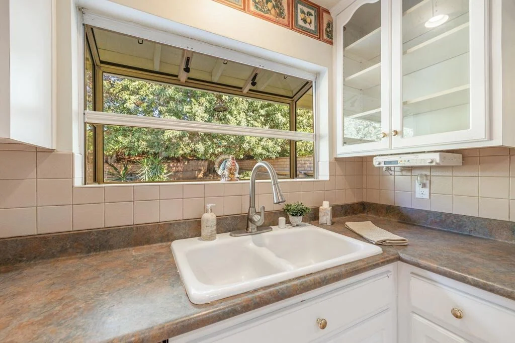 Photo of 5284 Bardwell Avenue