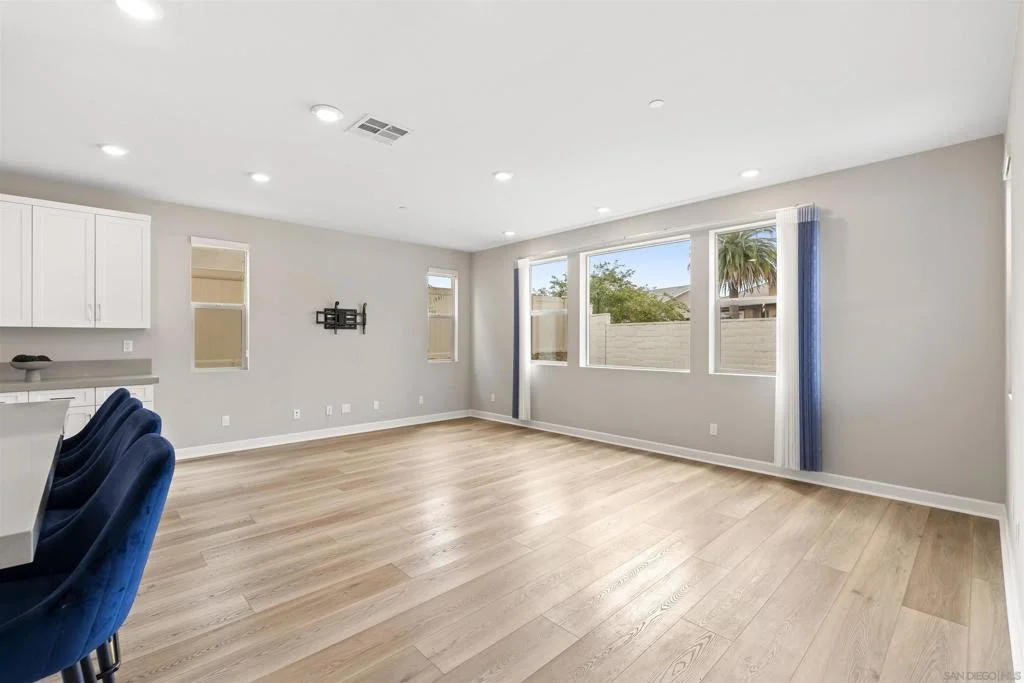 Photo of 1187 Barry Pl