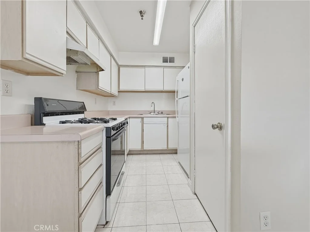 Photo of Unit 201 at 10282 Tujunga Canyon Boulevard