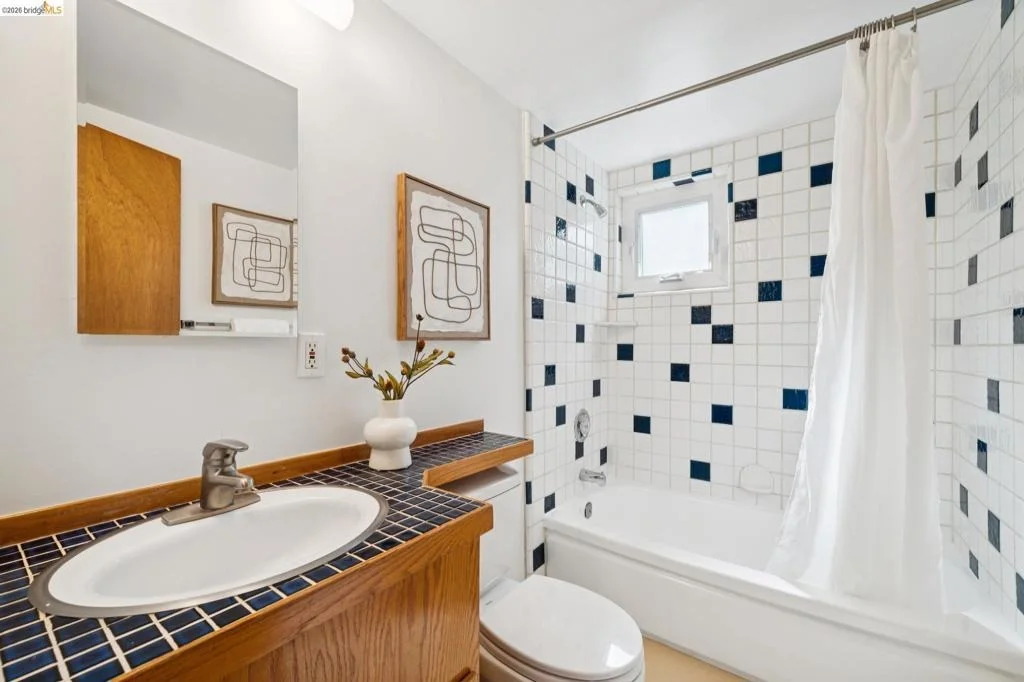 Photo of 7811 Potrero Ave