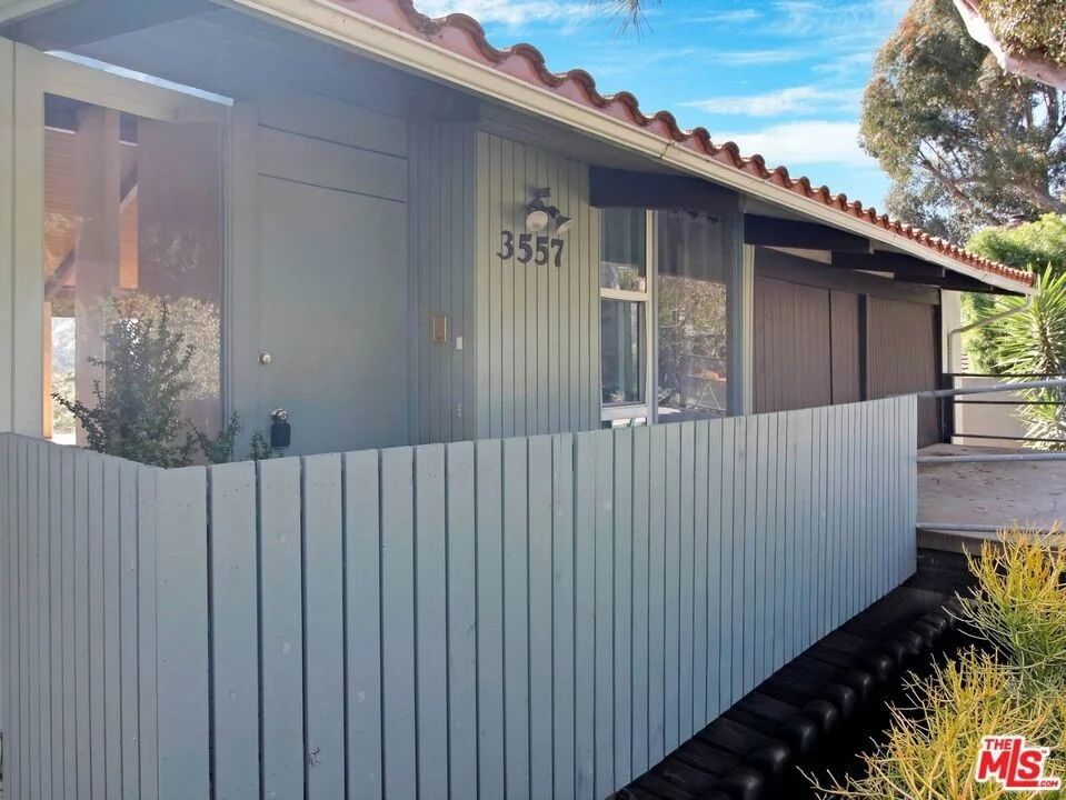 Photo of 3557 Serra Road