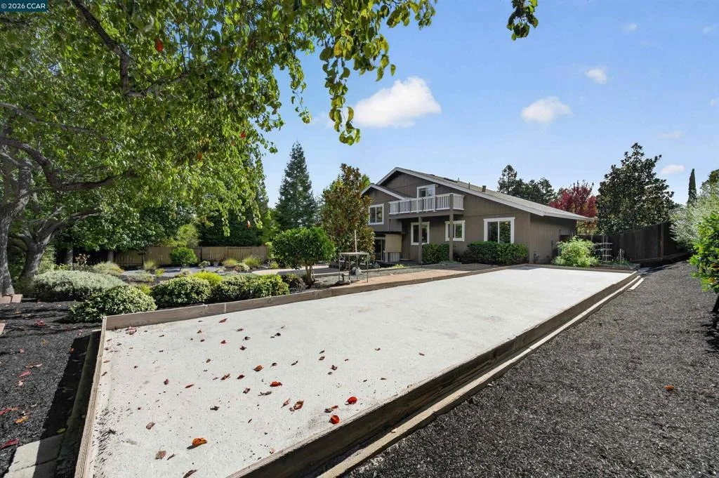 Photo of 1409 Stonehedge Dr