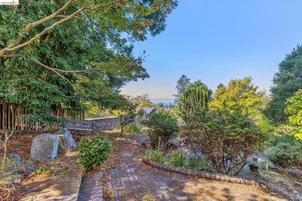 Photo of 1466 Scenic Ave