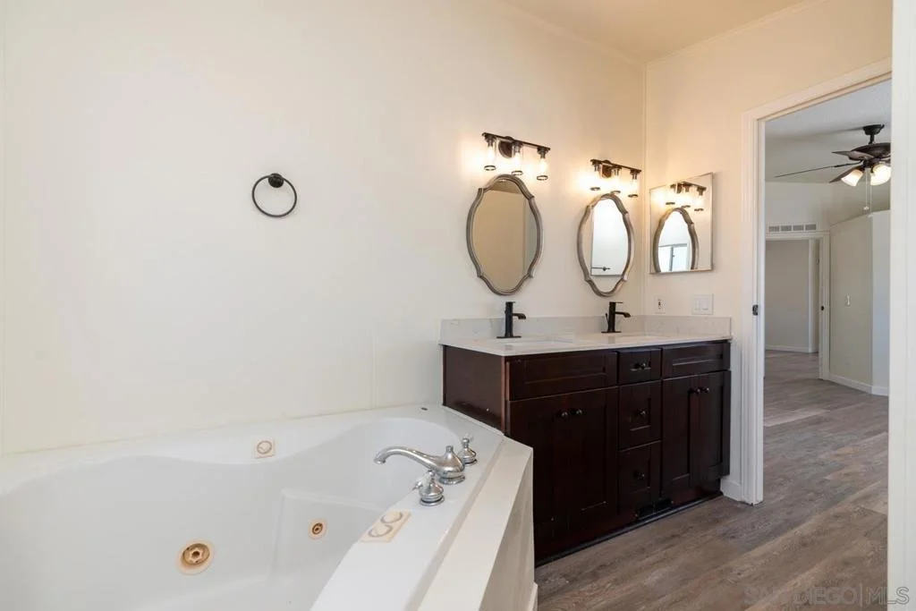 Photo of 59420 Roger Lane