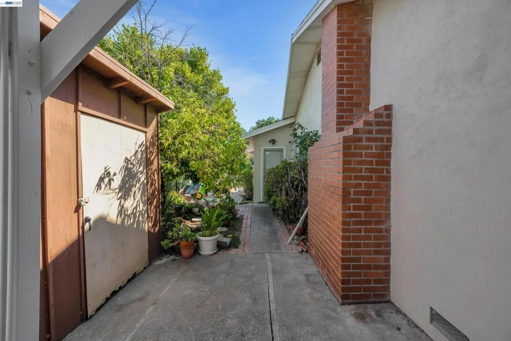 Photo of 327 Kingston Ave