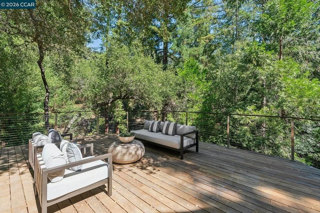 Photo of 11 Redwood Cir