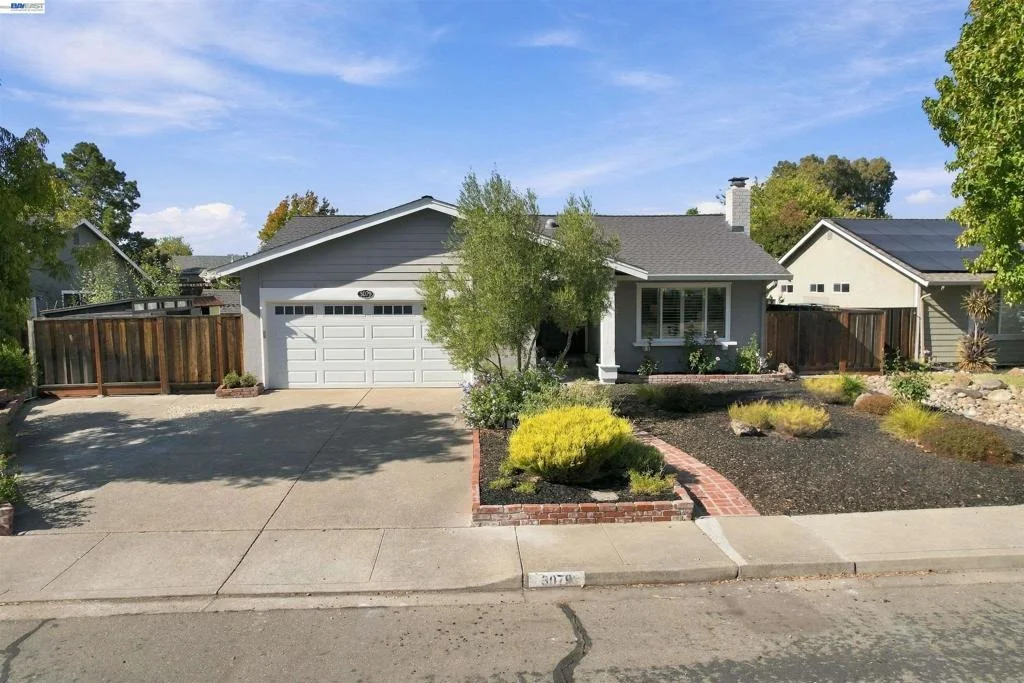 Photo of 3079 Bernard Ave