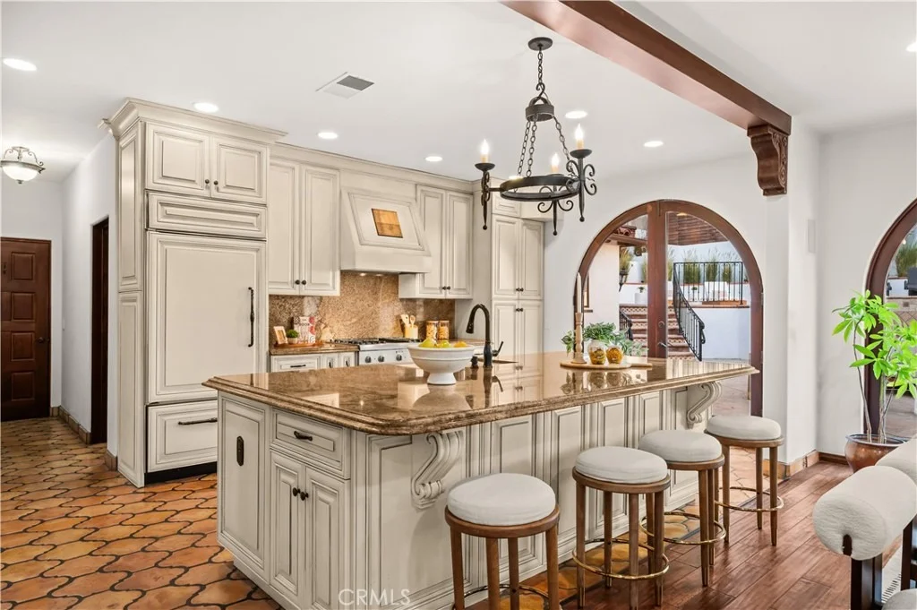 Photo of 2037 Hill Drive