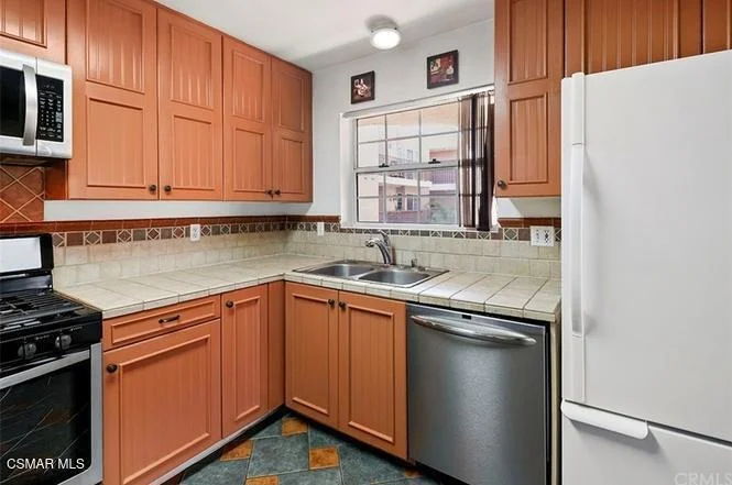 Photo of Unit 303 at 801 Pine Avenue