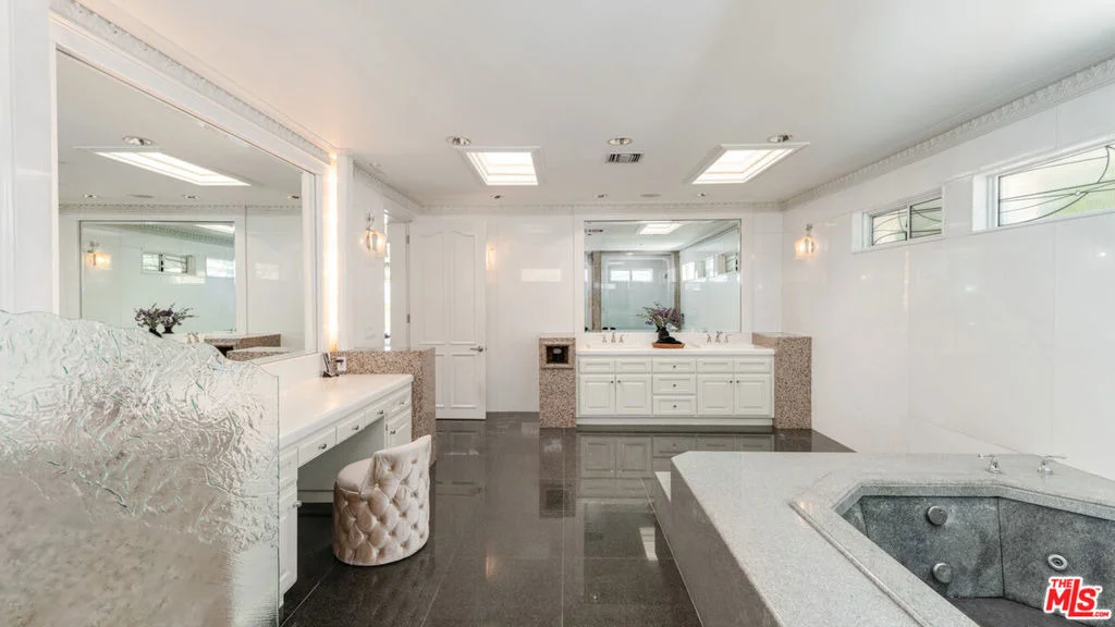 Photo of 29000 Cliffside Drive