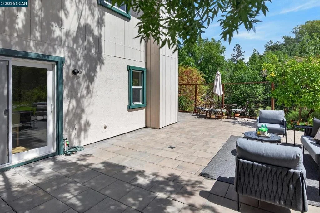 Photo of 584 Mission Pl