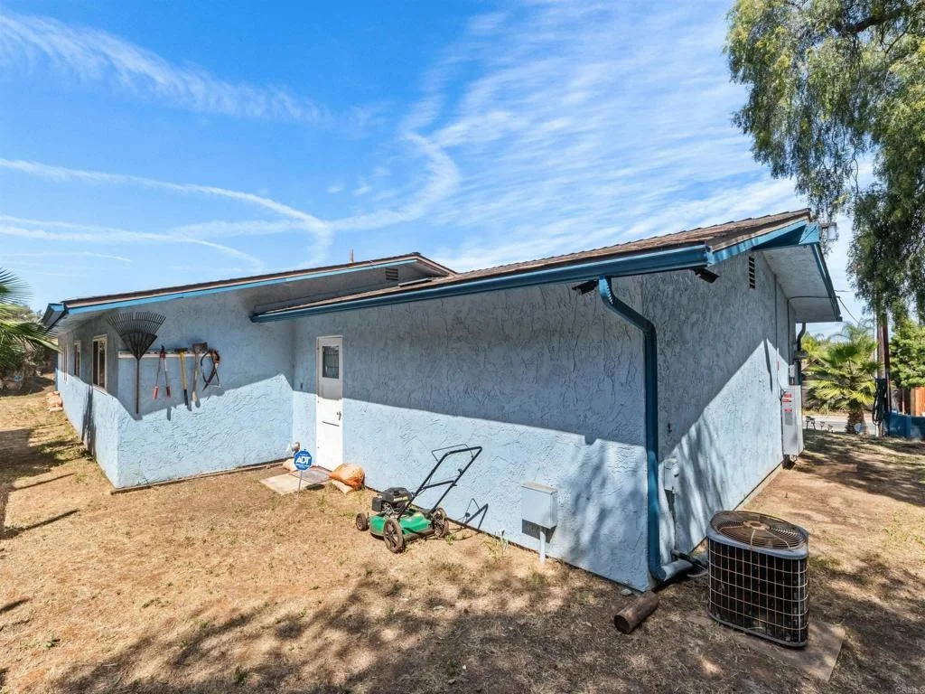 Photo of 2443 Helix Street