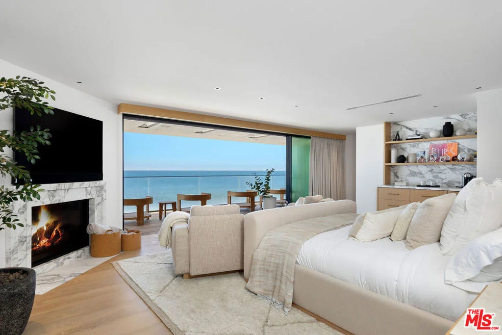 Photo of 24818 Malibu Road