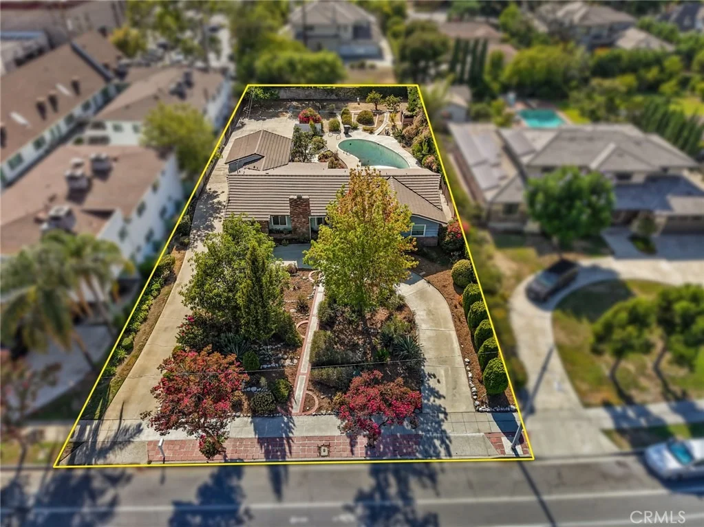 Photo of 1121 Highland Oaks Drive