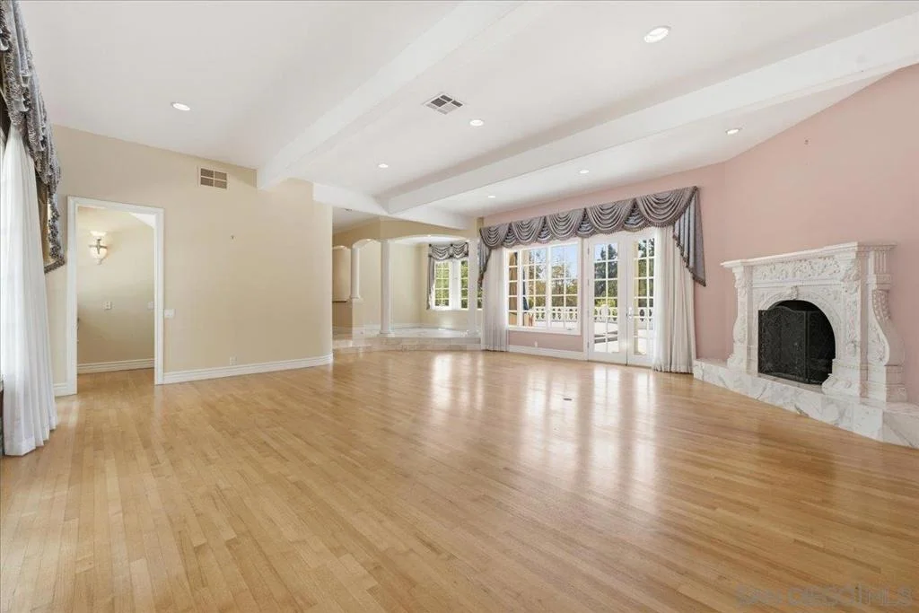 Photo of 6150 Avenida Alteras