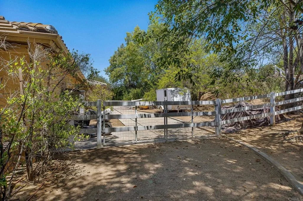 Photo of 2445 Southern Oak Road