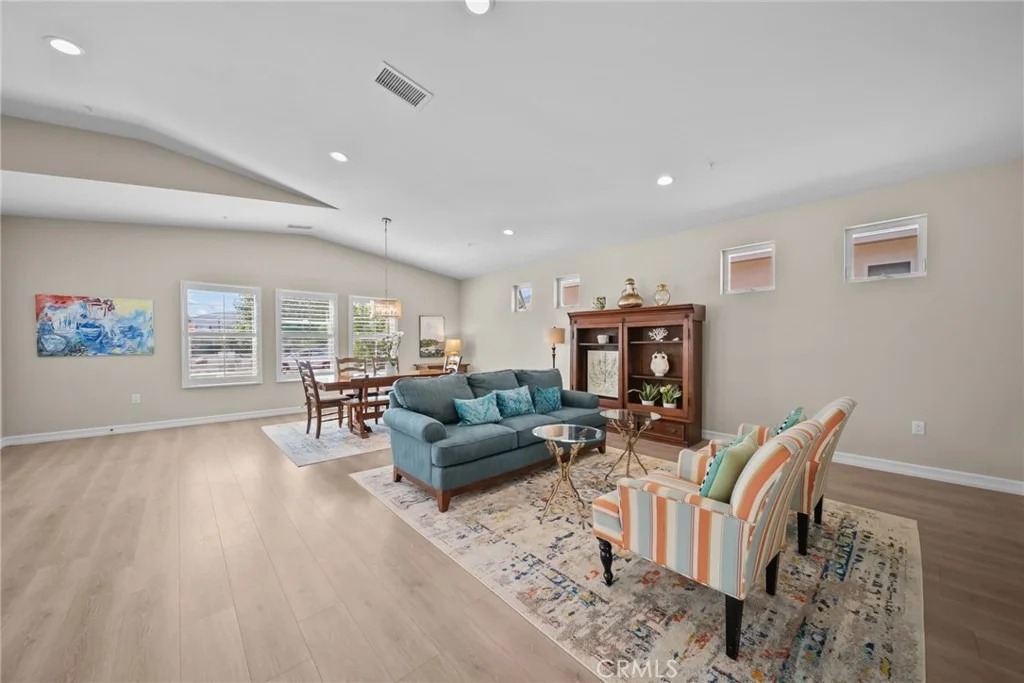Photo of 4066 Aurora
