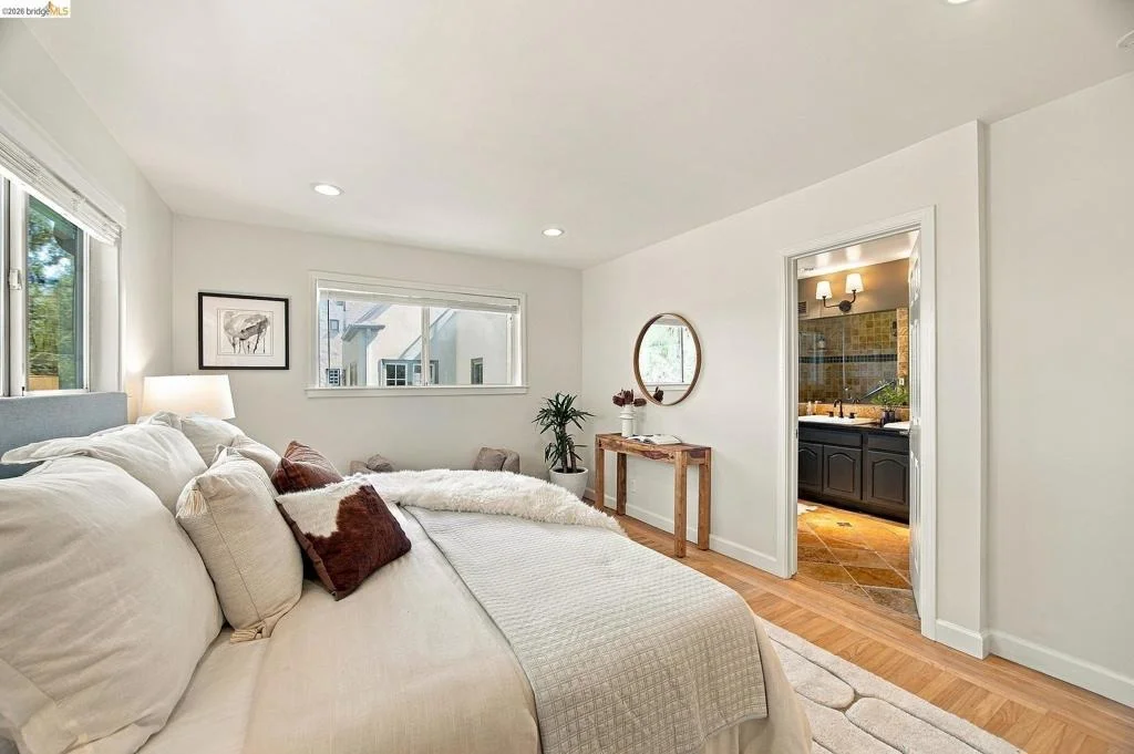 Photo of 866 Alma Place