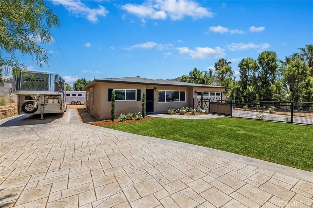 Photo of 3243 Temescal