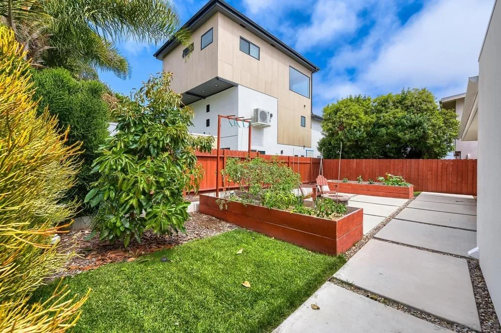 Photo of 5379 La Jolla Mesa
