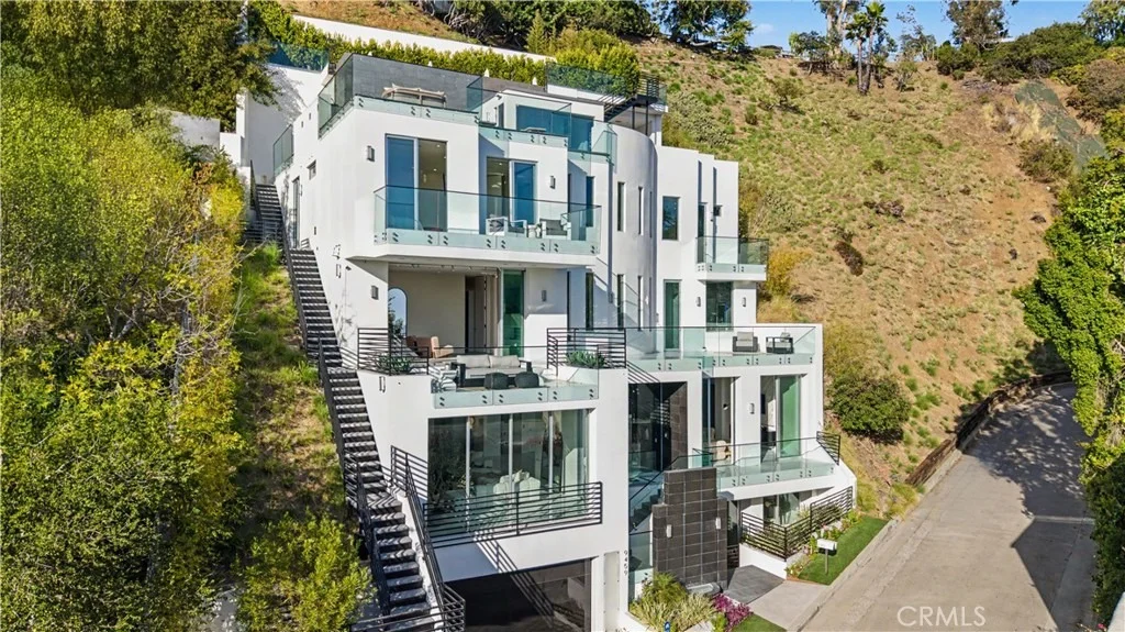 Photo of 9459 Beverly Crest
