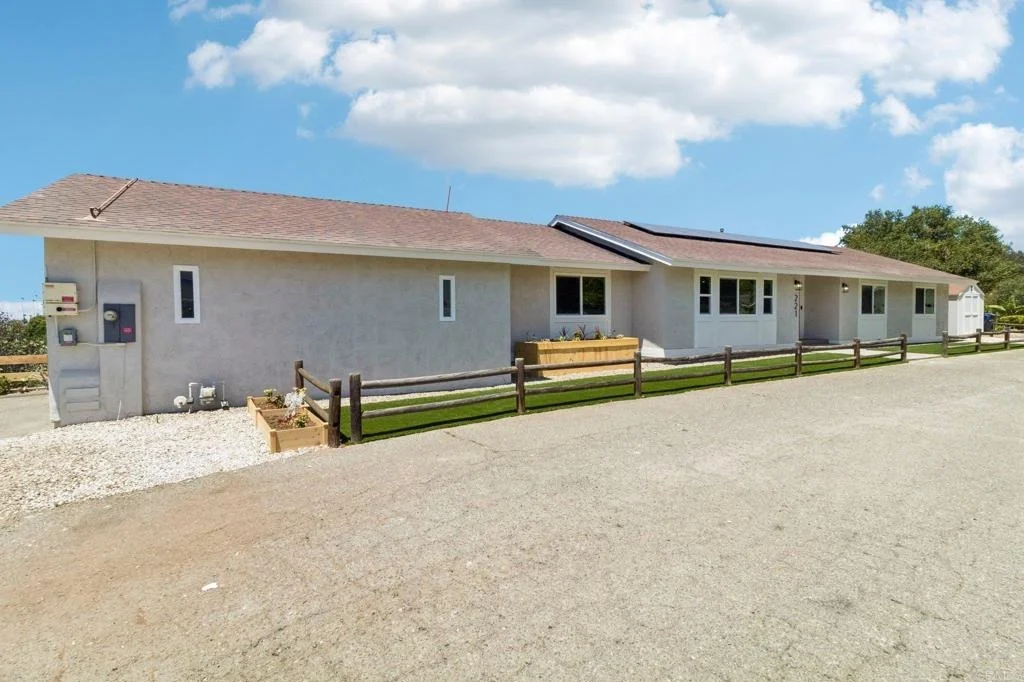 Photo of 221 Colina