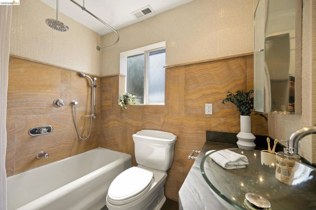 Photo of 683 Mandana Blvd.