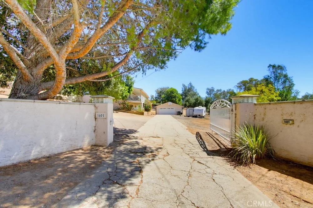 Photo of 1691 Roble Grande Road