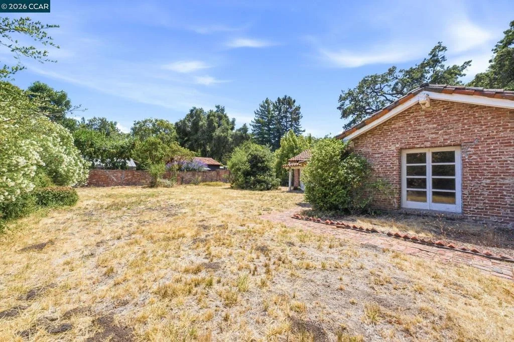 Photo of 2339 Tice Valley Blvd