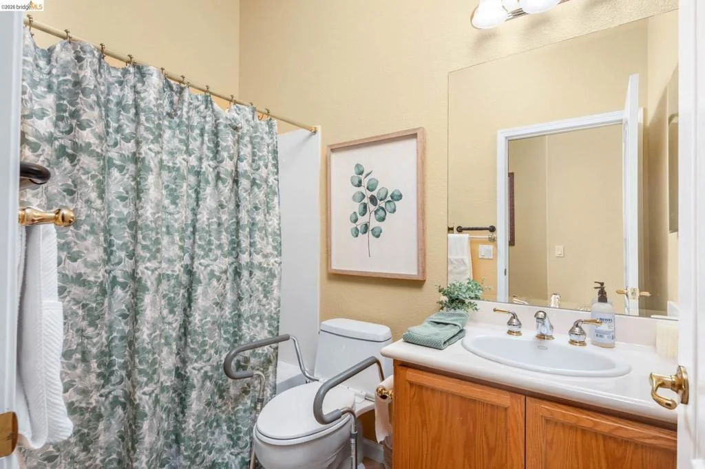 Photo of 485 Coronation Dr