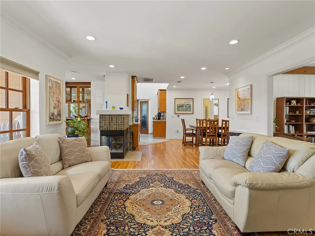 Photo of 1012 N Sunset Canyon Drive