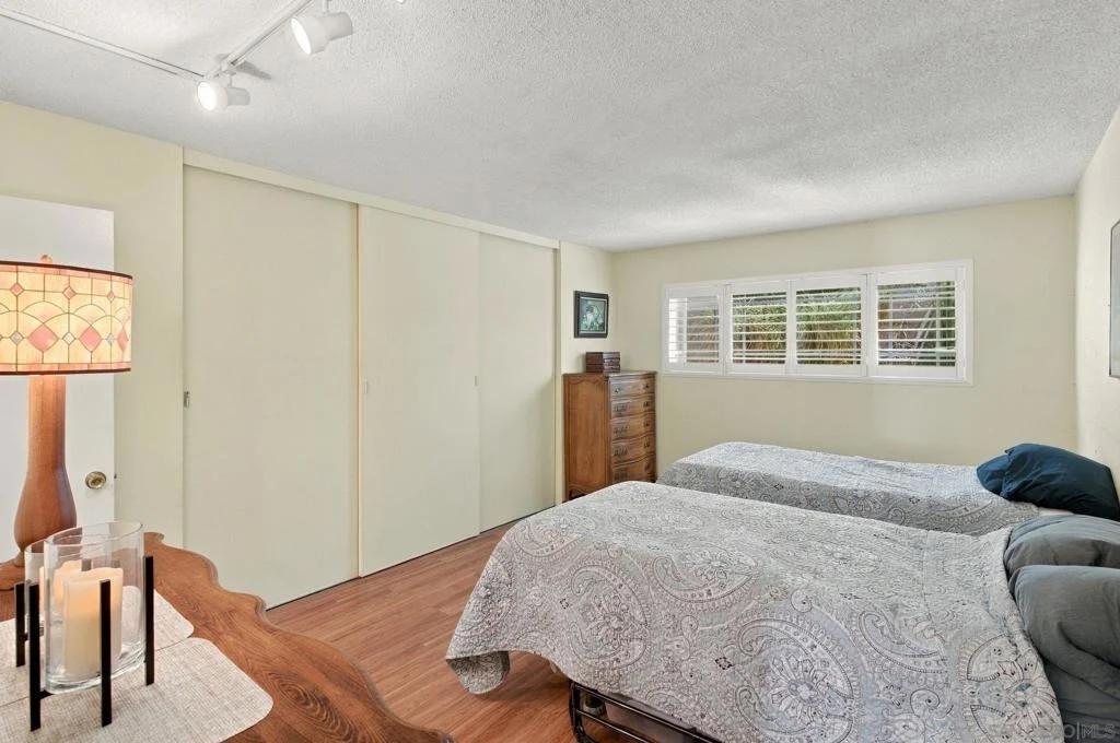 Photo of 1137 Mona Place