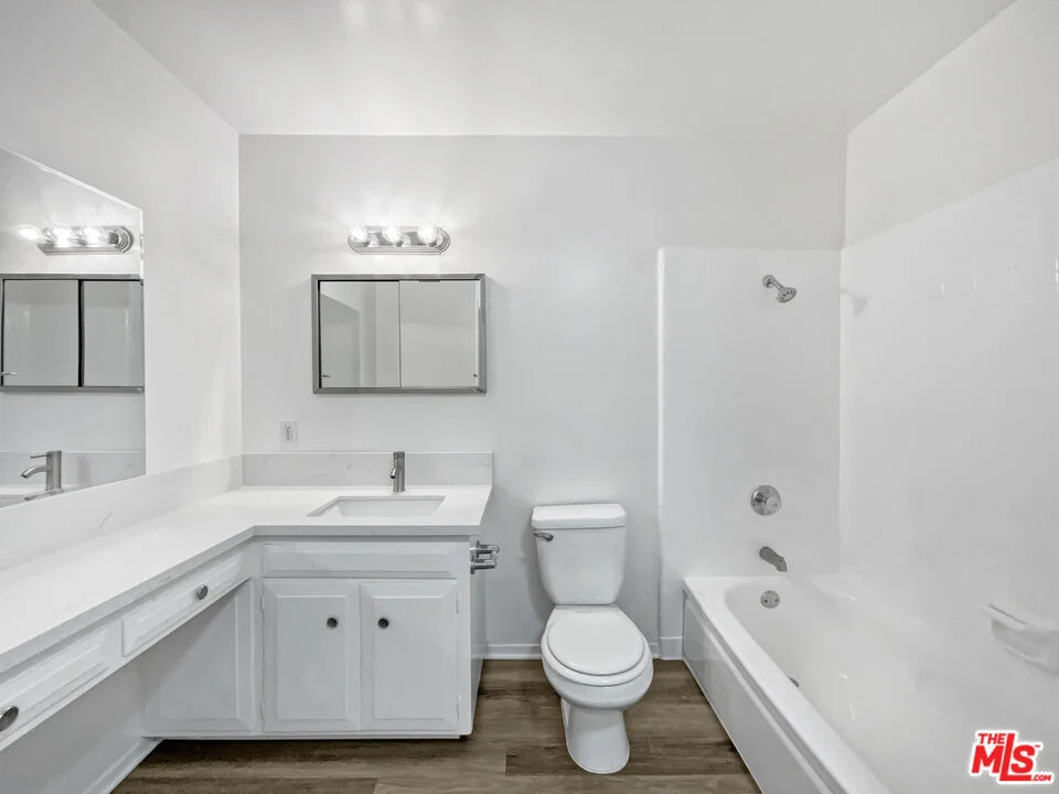 Photo of 6558 Menlo Street
