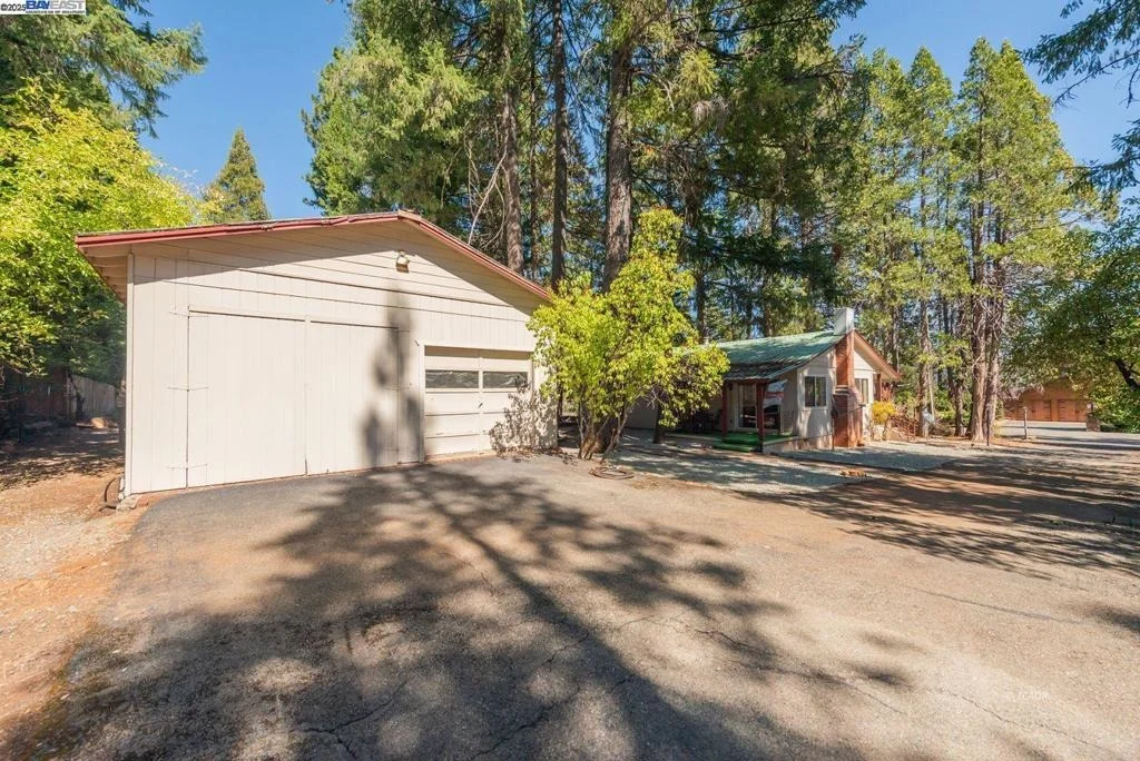 Photo of 230 Lakeview Dr.