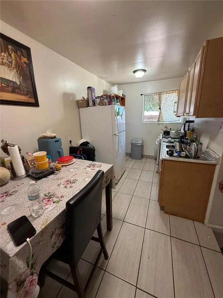 Photo of 2164 Goodall Ave