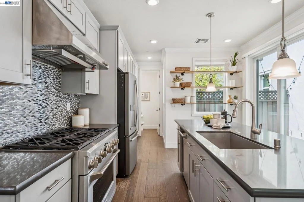 Photo of 1568 Clement Ave