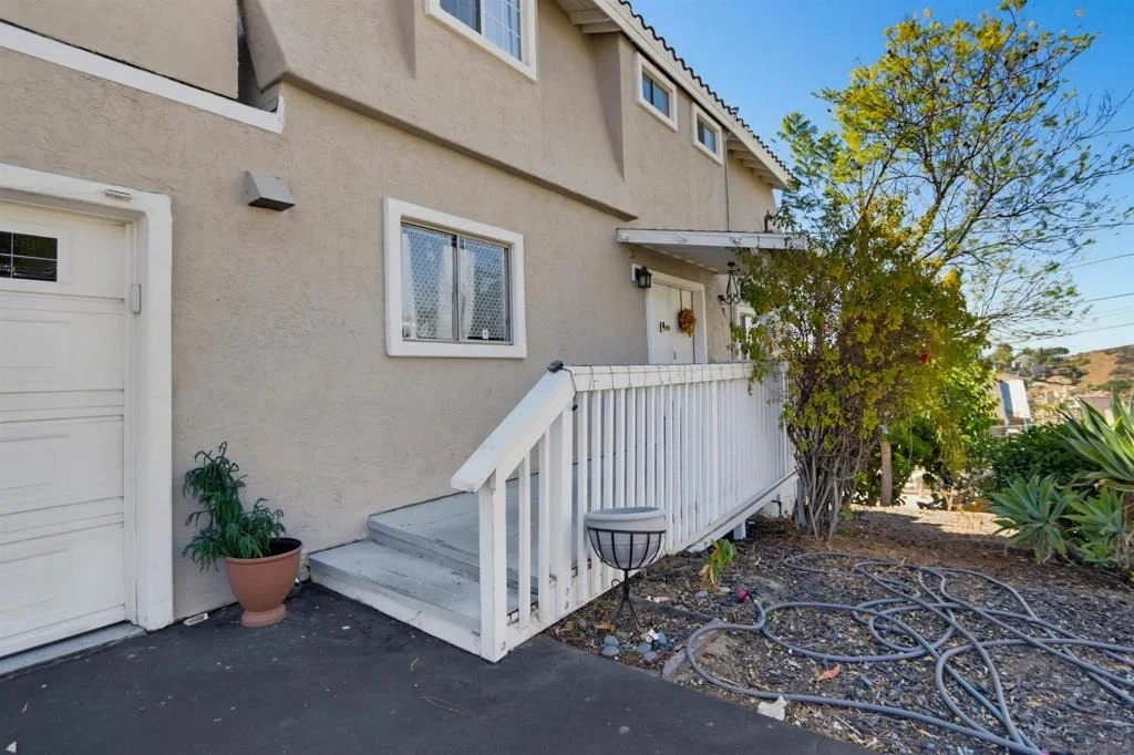Photo of 9811 Eucalyptus Street