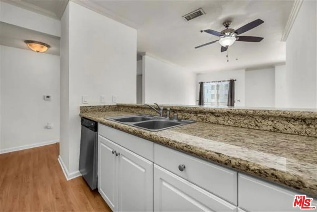 Photo of Unit 506 at 838 Pine Avenue