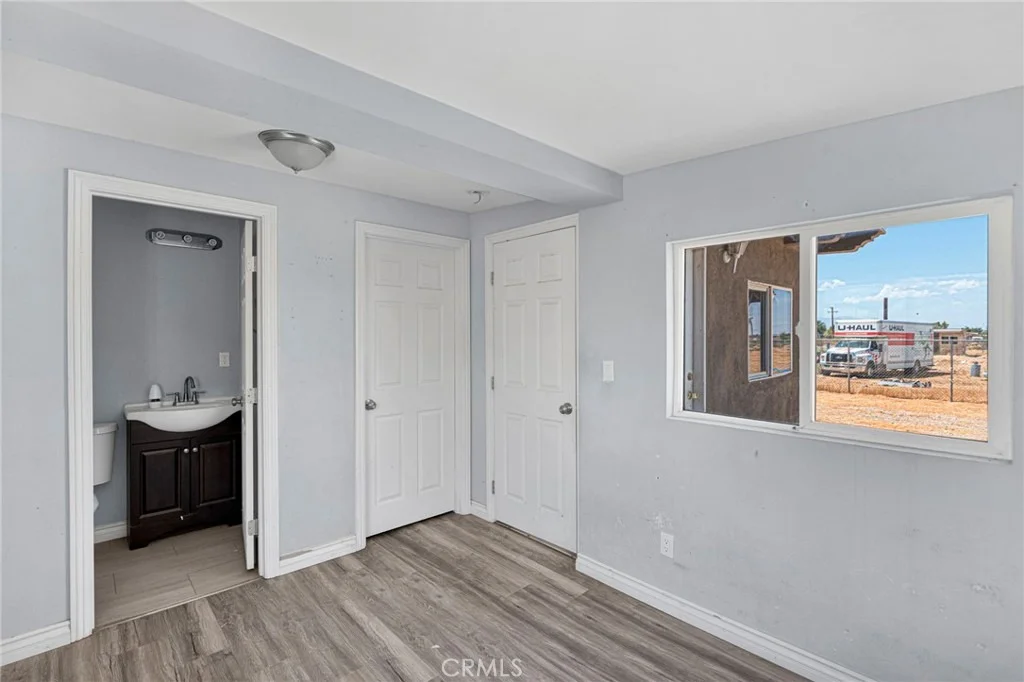 Photo of 10912 Matilija