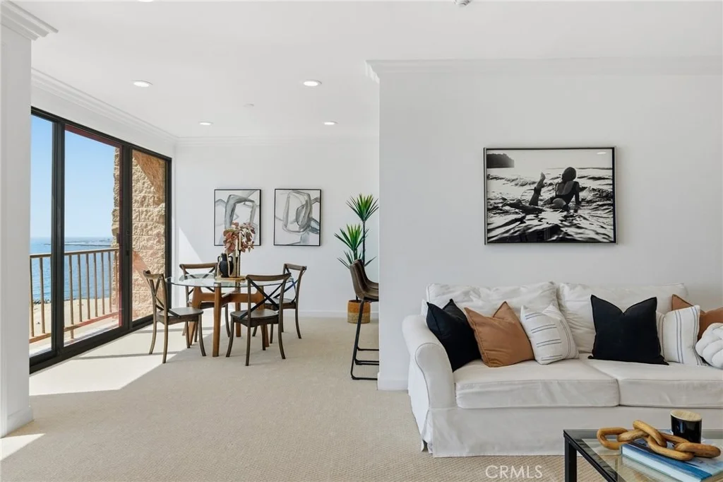 Photo of Unit 306 at 727 Esplanade