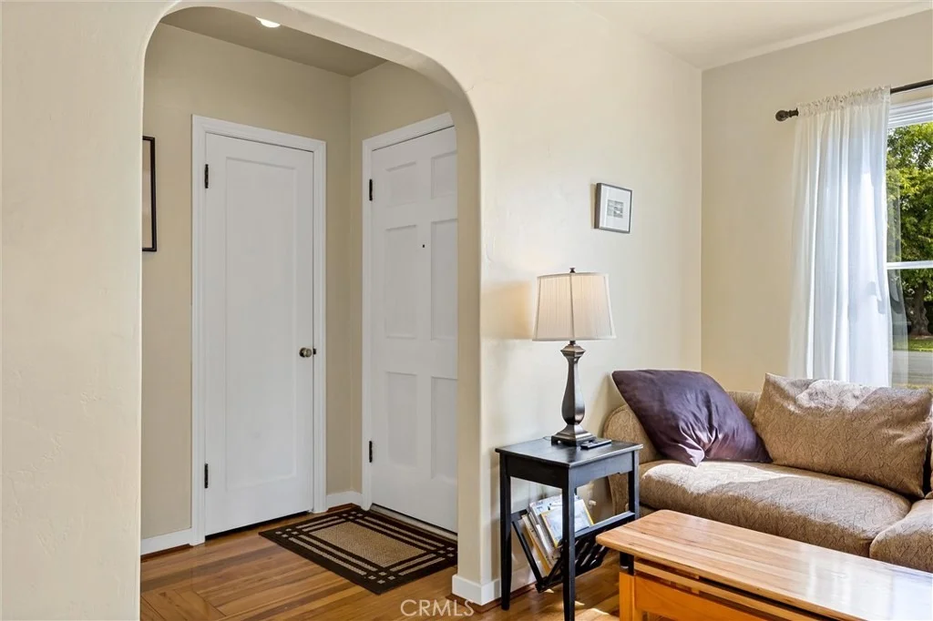 Photo of 319 S Merrill Avenue